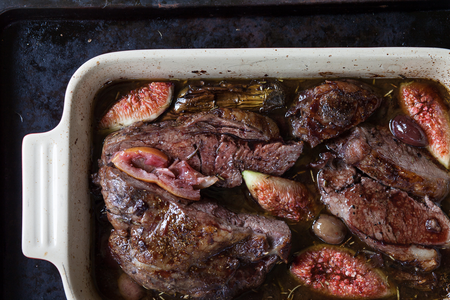Roast lamb with figs and olives Pantone Marsala